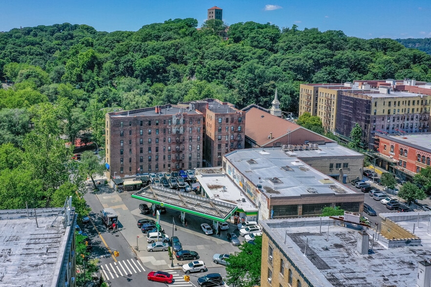 Primary Photo Of 242 Dyckman St, New York Service Station For Sale