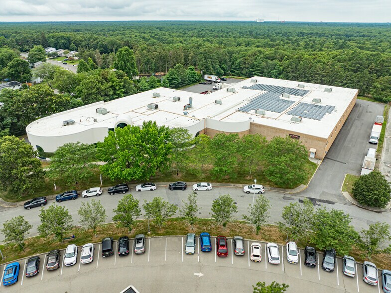 More Photos Of 30 Crossways E, Bohemia Manufacturing For Lease