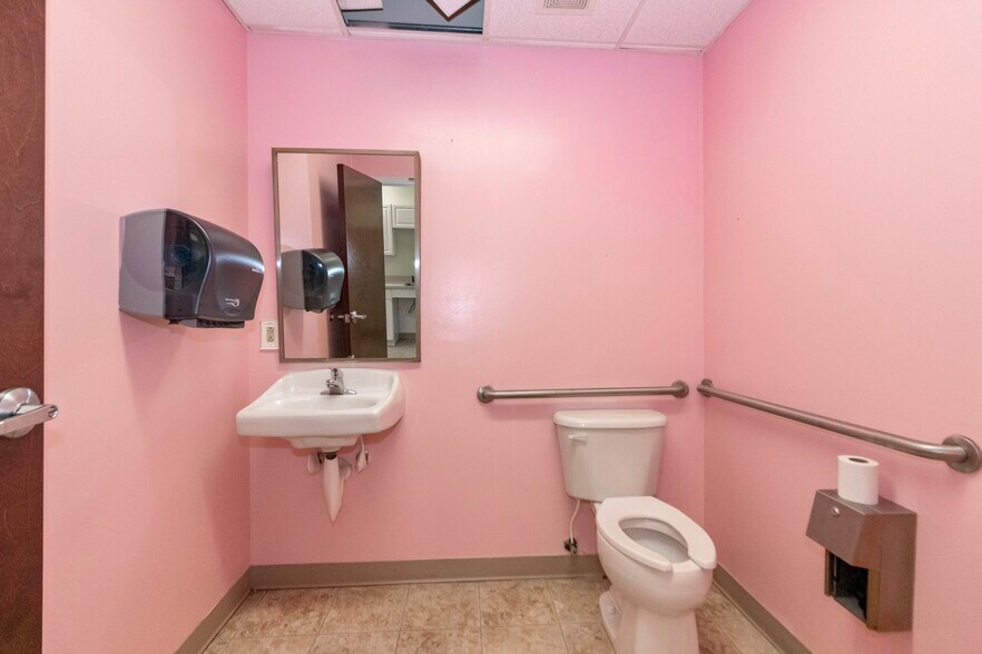 More Photos Of 285 N Main St, Troutman General Retail For Lease