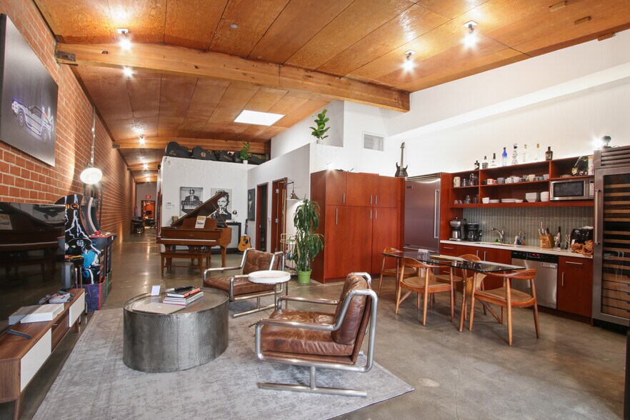 More Photos Of 1548-1550 18th St, Santa Monica Office For Sale