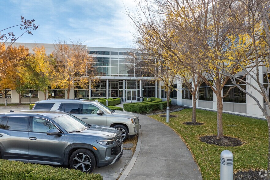 More Photos Of 5550 Granite Pky, Plano Office For Lease