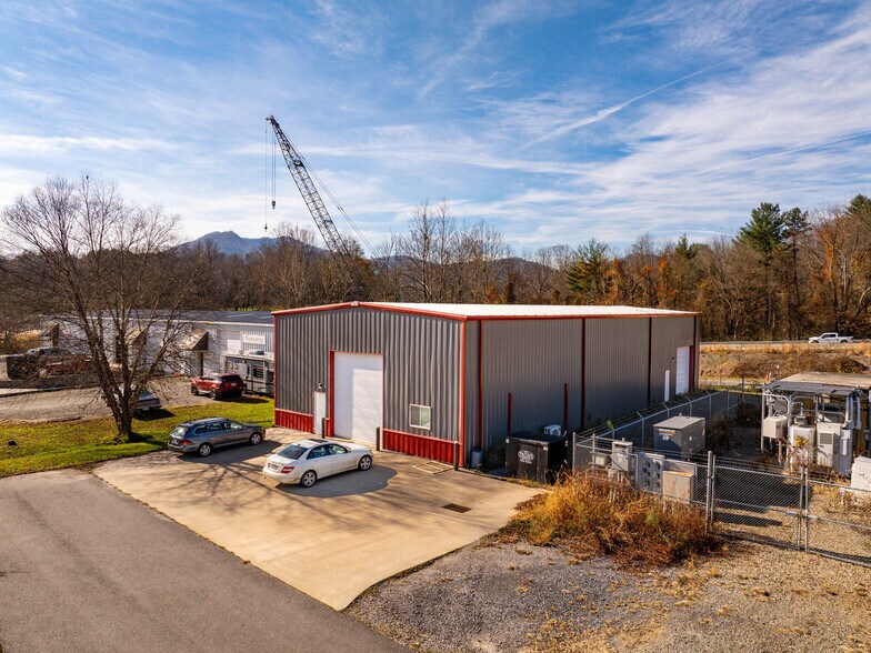 More Photos Of 80 Allegiance ln, Waynesville Warehouse For Lease