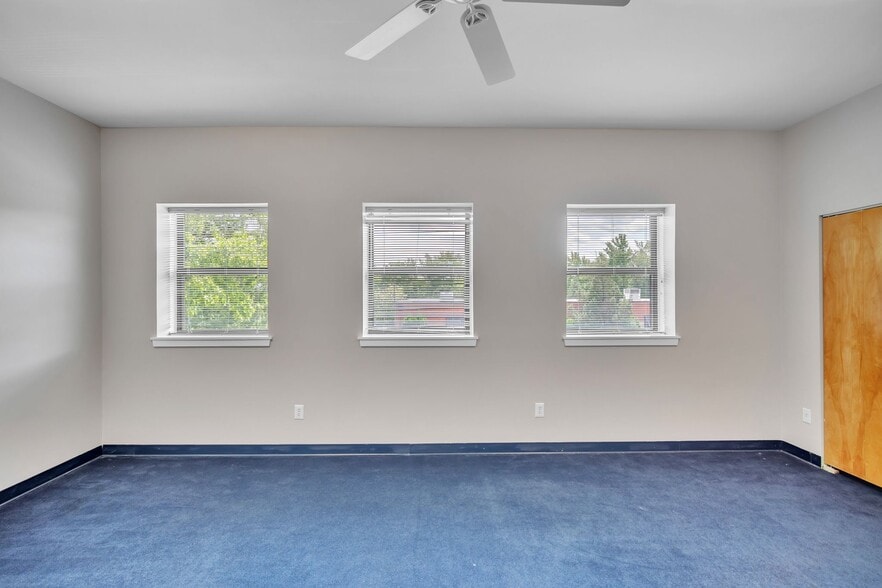 More Photos Of 600 Deer Rd, Cherry Hill Light Distribution For Sale