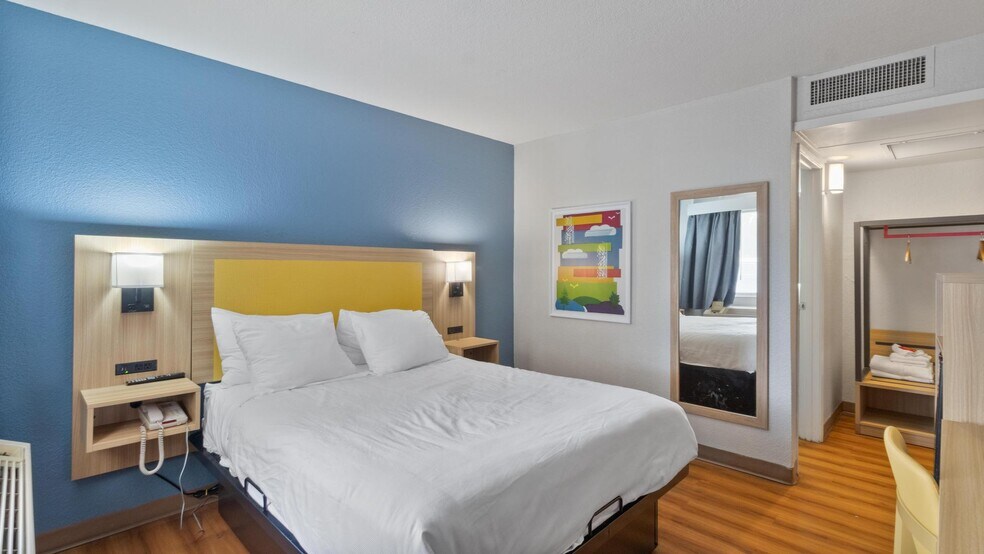 More Photos Of 1561 6th St, Wells Hotel For Sale