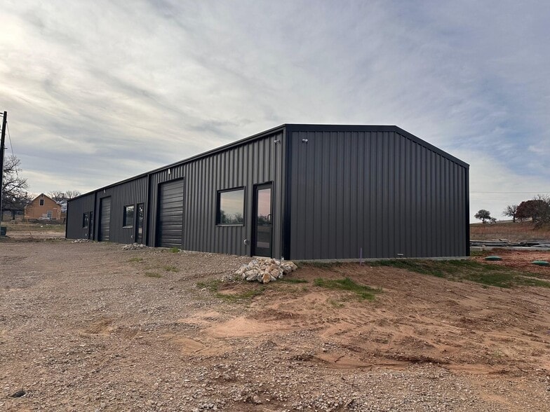 More Photos Of 4916 Fairview Rd, Millsap Warehouse For Lease