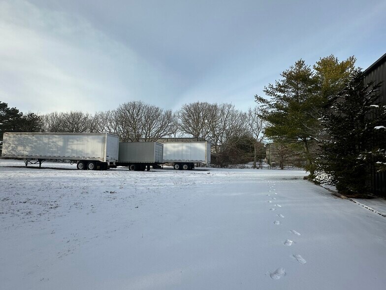 More Photos Of 22 A St, Edgartown Warehouse For Lease