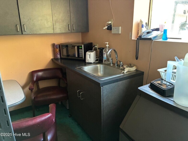 More Photos Of 8739 Caratoke Hwy, Harbinger General Retail For Sale