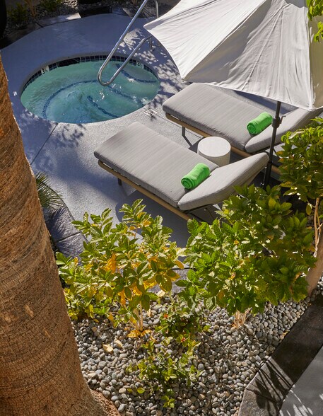 More Photos Of 288 E Camino Monte Vis, Palm Springs Hotel For Sale