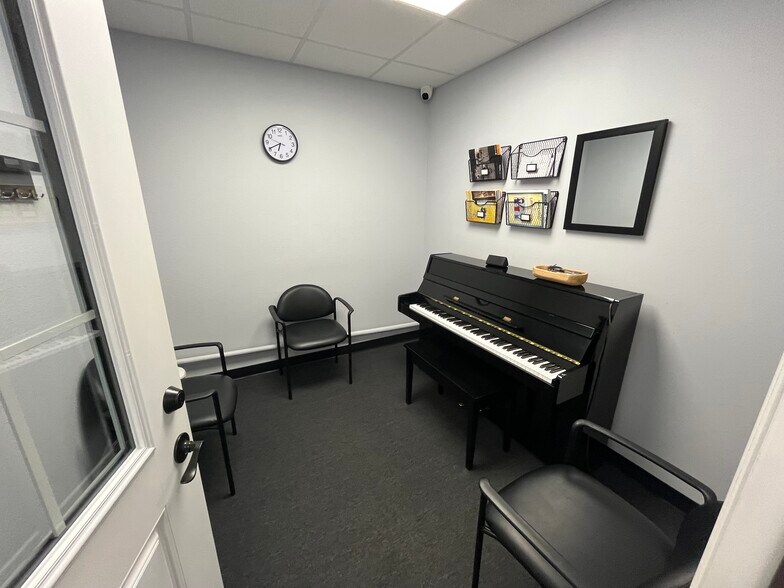 More Photos Of 4920 Lena Rd, Bradenton Light Distribution For Lease