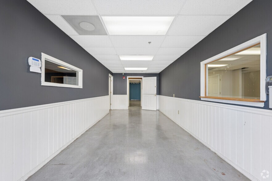 More Photos Of 1445 Cleveland Ave, East Point Showroom For Sale