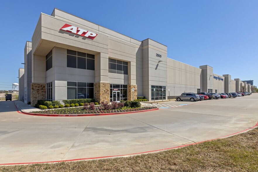 More Photos Of 2800 Valley View Ln, Irving Distribution For Lease