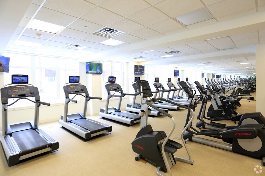 More Photos Of 515 West Ave, Norwalk Unknown For Lease