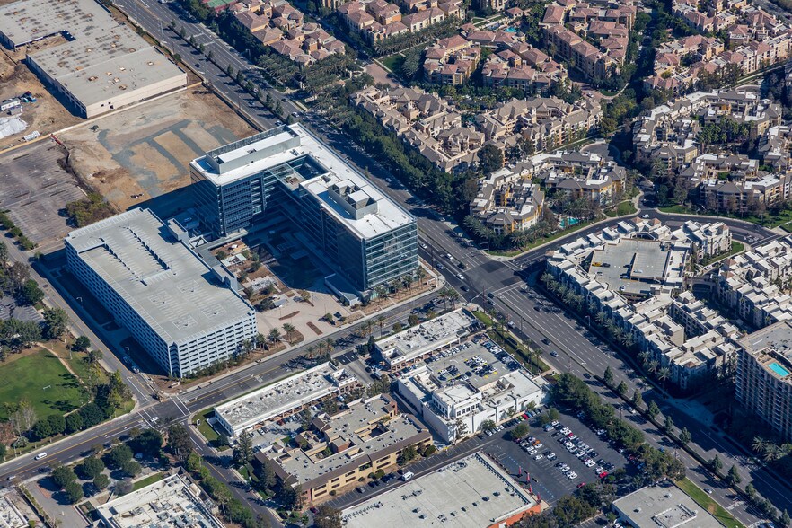 More Photos Of 2646 DuPont Dr, Irvine General Retail For Lease