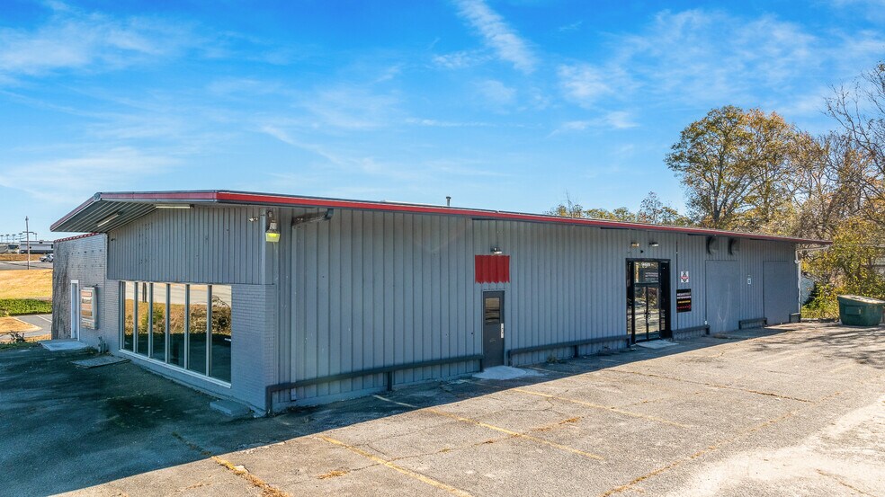 More Photos Of 14629 E Wade Hampton Blvd, Greer Freestanding For Sale