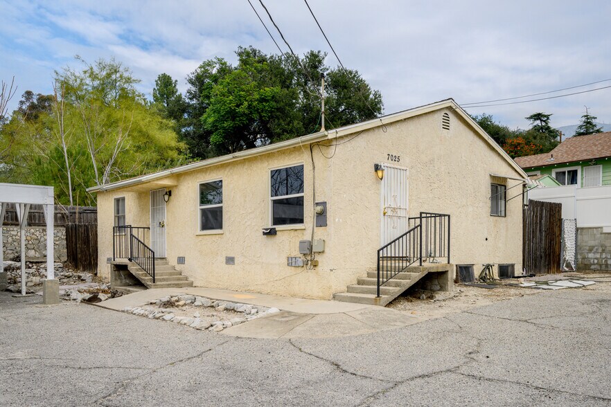 Primary Photo Of 7025 Day St, Tujunga Multifamily For Sale