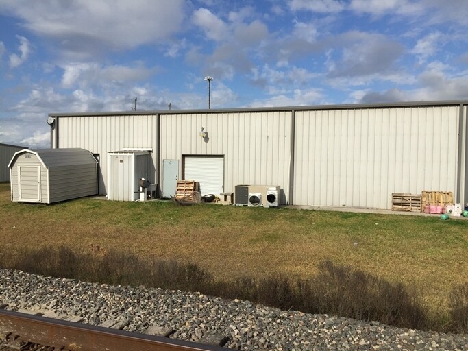 More Photos Of 11035 Highway 6, Santa Fe Light Distribution For Sale