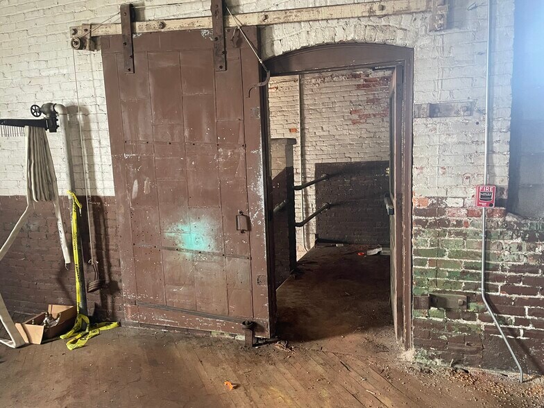 More Photos Of 215 Quarry St, Whitehall Warehouse For Sale