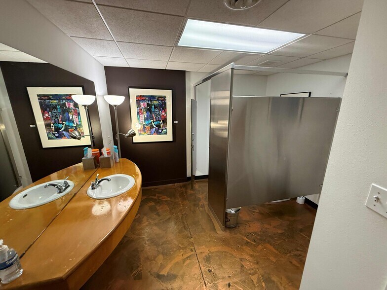 More Photos Of 808 3rd Ave SE, Cedar Rapids General Retail For Sale