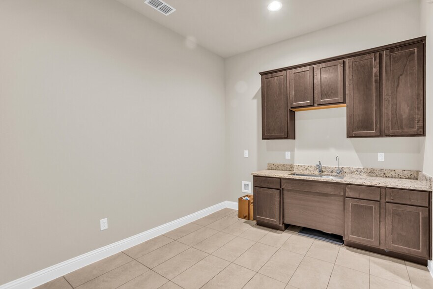 More Photos Of 2601 Little Elm Pky, Little Elm Medical For Lease