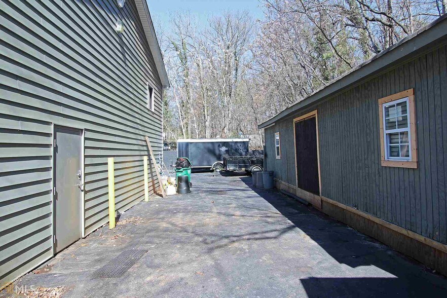 More Photos Of 2760 Pleasantwood Dr, Decatur Religious Facility For Lease