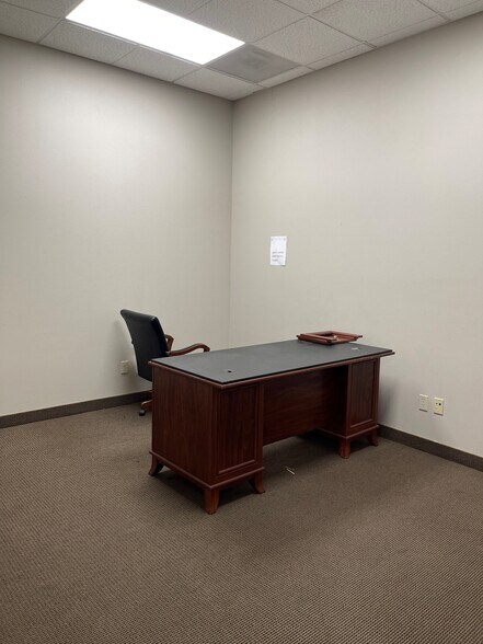 More Photos Of 2695 N Fowler Ave, Fresno Flex For Lease