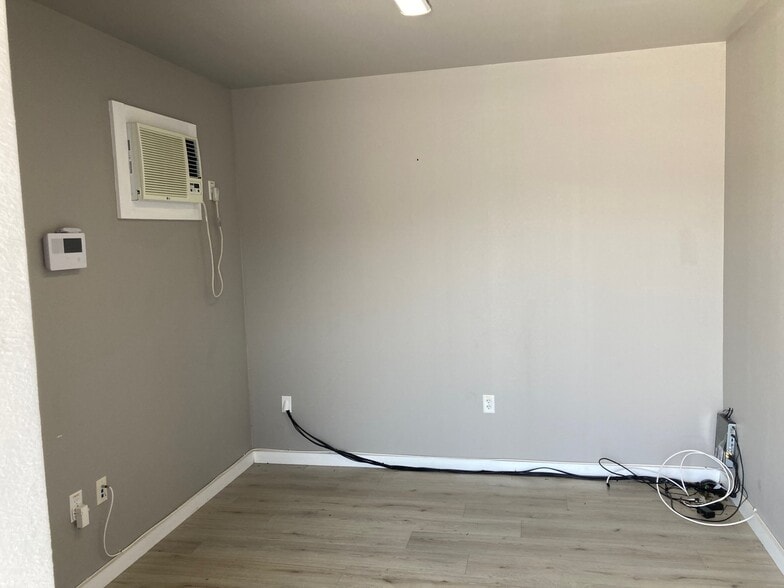 More Photos Of 1919 Golden Heights Rd, Fort Worth Unknown For Lease