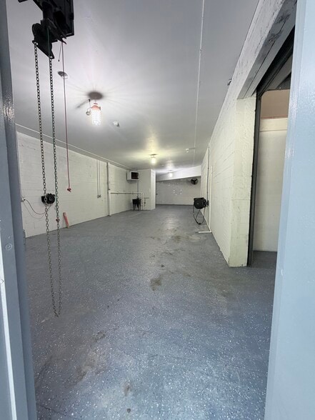 More Photos Of 21 Nursery Ln, Rye Warehouse For Lease