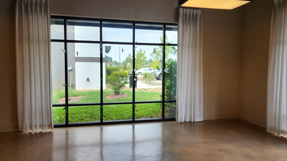 More Photos Of 920 Peachtree Pky, Cumming Storefront Retail Office For Lease