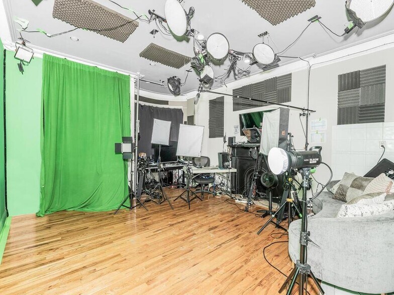 More Photos Of 113 E 39th St, New York Apartments For Sale