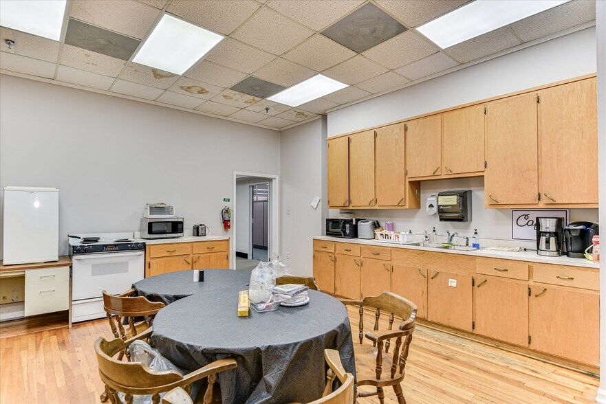 More Photos Of 1089 Augusta Rd, Warrenville Office For Lease