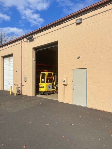 More Photos Of 24 Hagerty Blvd, West Chester Flex For Lease