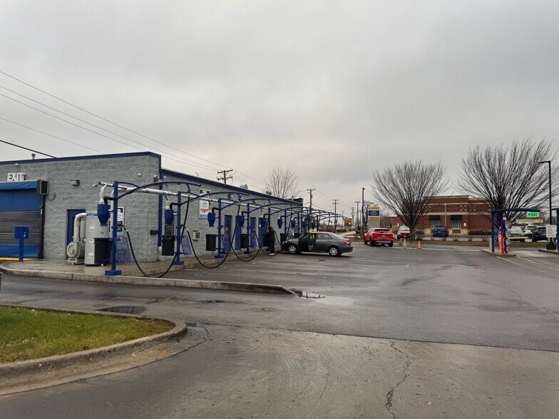 More Photos Of 527 N Green Bay Rd, Waukegan Carwash For Sale