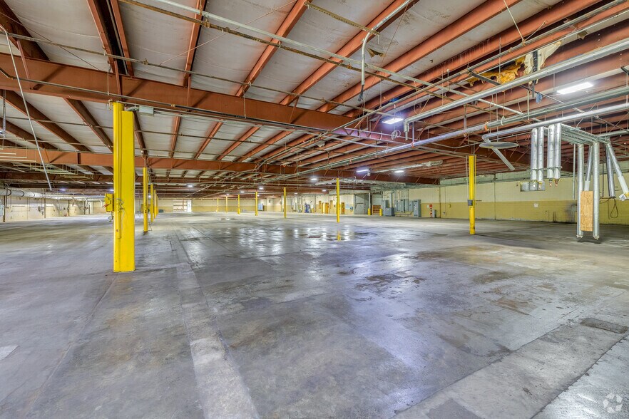 More Photos Of 1070 E Main St, Lake City Industrial For Lease