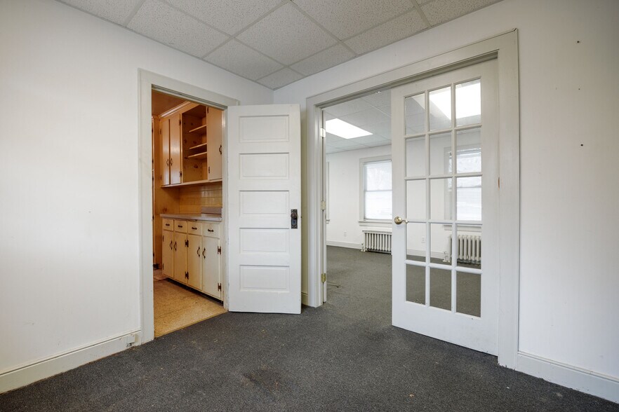 More Photos Of 217 E Williamsburg Rd, Sandston Office For Sale