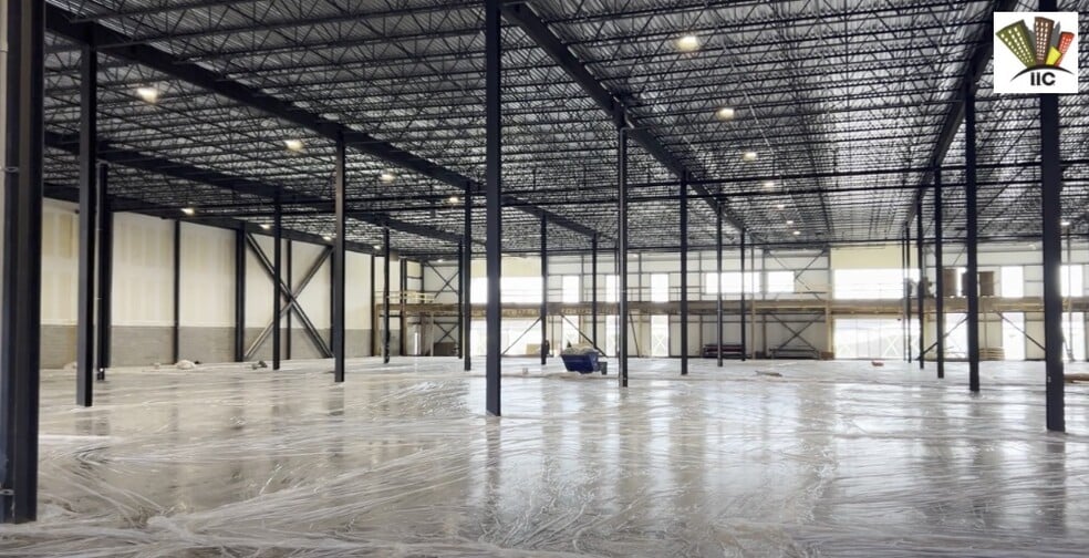 Primary Photo Of 877 Rue Bernard, Granby Manufacturing For Lease