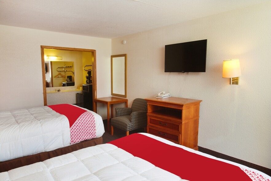 More Photos Of 823 NE Hwy 54, Guymon Hotel For Sale
