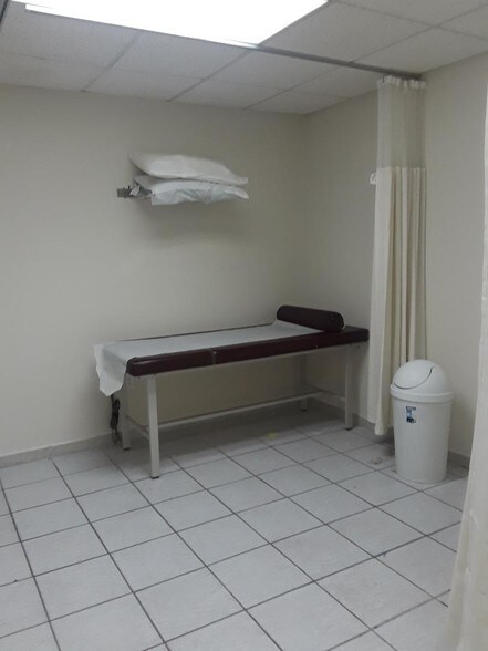 More Photos Of 8370 W Flagler St, Miami Medical For Lease