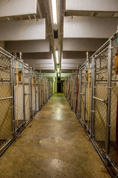 More Photos Of 1850 Berryhill Rd, Cordova Veterinarian Kennel For Sale