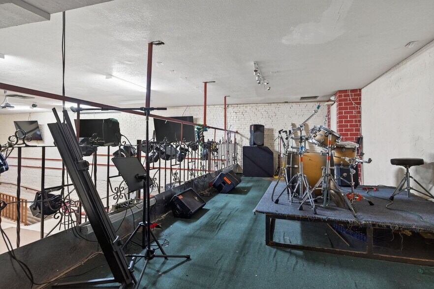 More Photos Of 974 E Main St, Santa Paula Restaurant For Sale