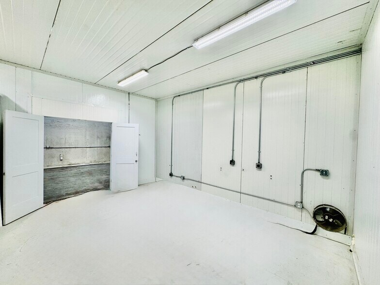 More Photos Of 36730 Democracy Dr, Trinidad Warehouse For Lease