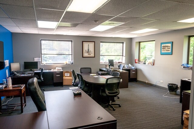 More Photos Of 127 E Lake St, Bloomingdale Office For Lease