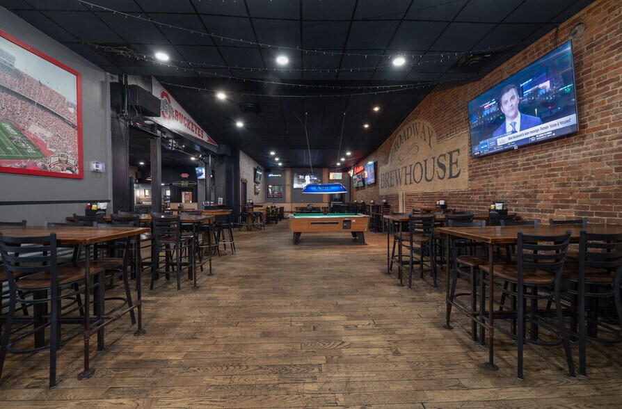 More Photos Of 127 S Broadway St, New Philadelphia Storefront Retail Office For Sale