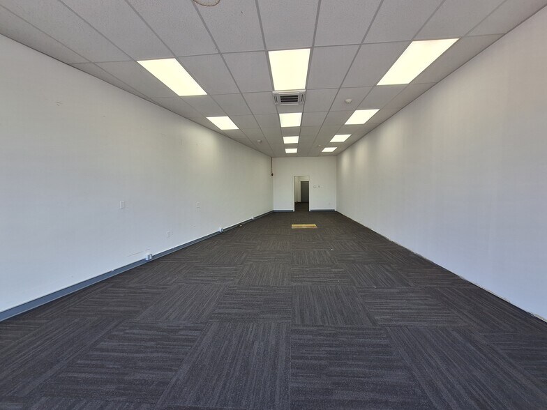More Photos Of 902-908 S Willow St, Manchester Freestanding For Lease