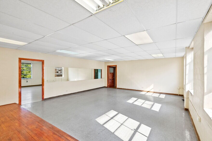 More Photos Of 1701 W Woodlawn Ave, San Antonio Religious Facility For Sale