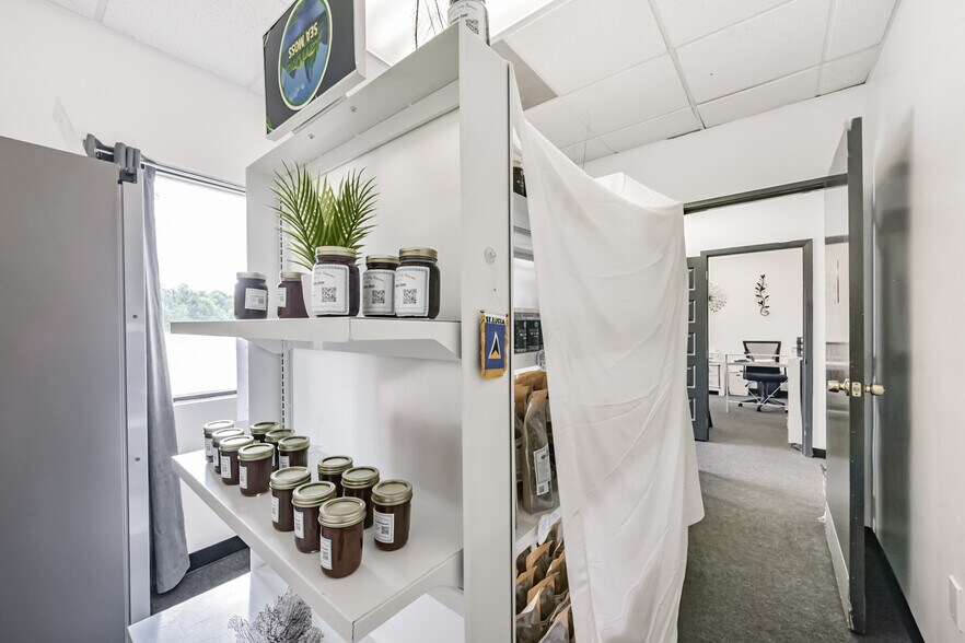 More Photos Of 20550 Townsen Blvd, Humble Loft Creative Space For Sale