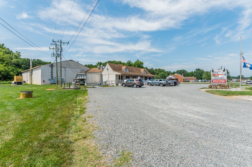 More Photos Of 16552 General Puller Hwy, Deltaville Specialty For Sale