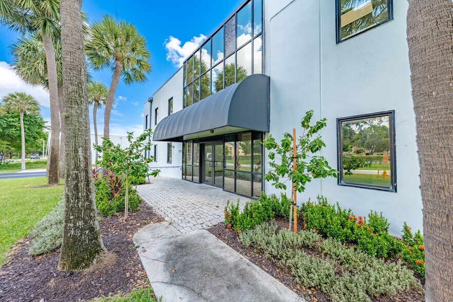 More Photos Of 5255 NW 159th St, Miami Lakes Distribution For Lease