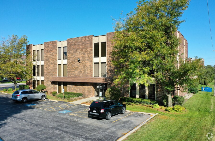 Primary Photo Of 7800 W College Dr, Palos Heights Office For Lease