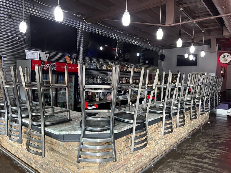 More Photos Of 360 S East Ave, Kankakee General Retail For Sale