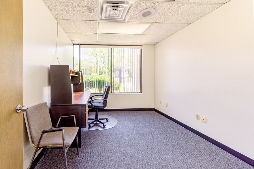 More Photos Of 5018 Spring Park Rd, Jacksonville Office For Lease